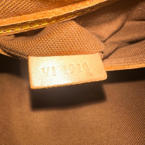 Louis Vuitton Purse - Picture 8 of 8